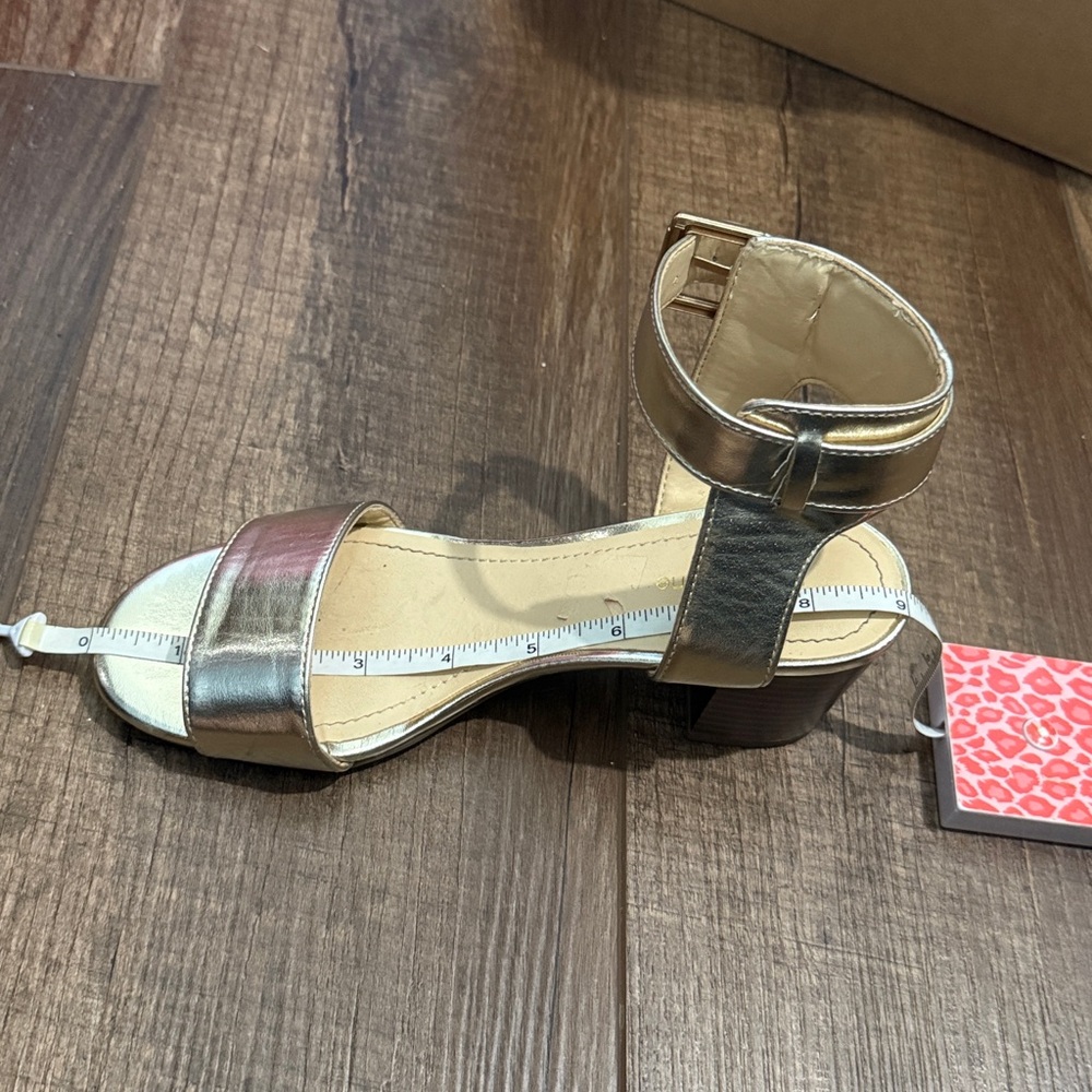 Liz Claiborne Gold Metallic heeled sandal, Size 5 - Women’s - Picture 10 of 13